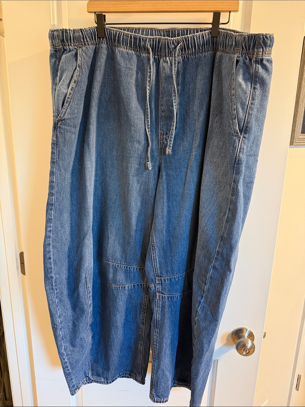 Old Navy Medium Blue Denim Barrel Wide-Leg Pull-On Jeans